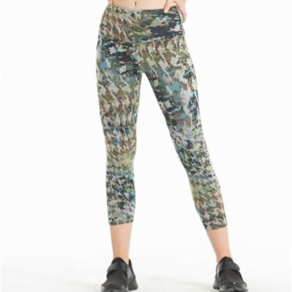 Love a high waist sweat wicking capri small